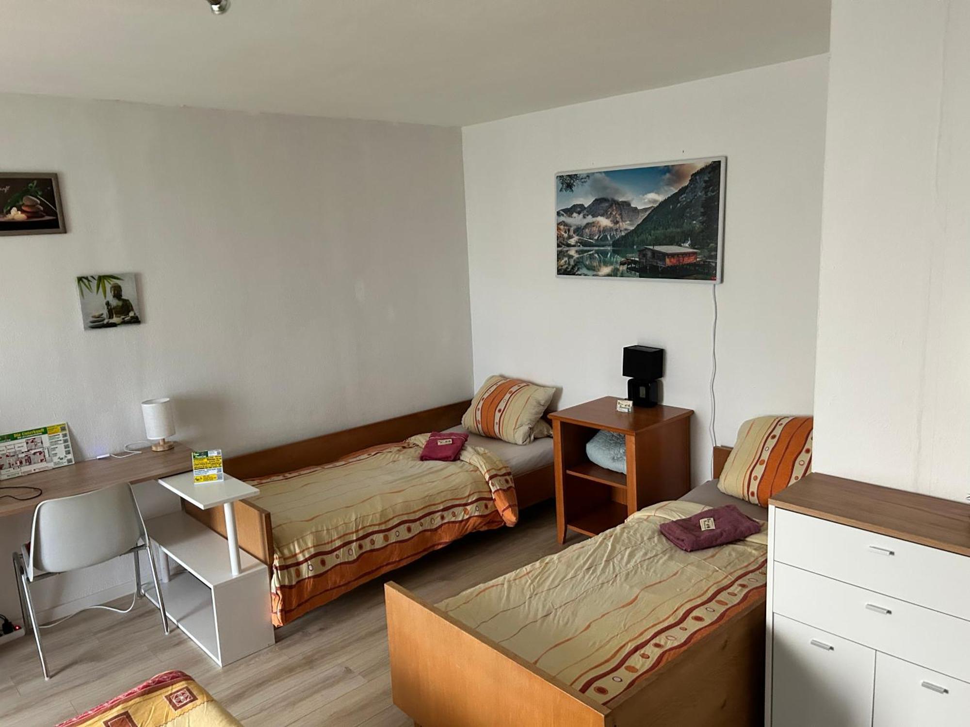 2-5 Bettzimmer Creglingen Exterior photo